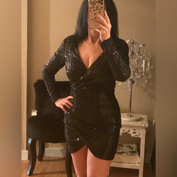 STUNNING DRESS🎉HP🎉 - Picture 4 of 4